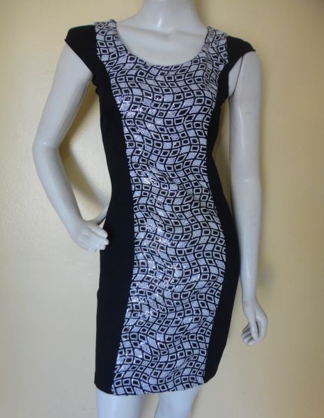 Lindo Vestido Tubinho Com Paetês