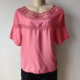 Blusa Bata com decote em Renda