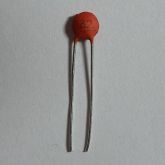capacitor cerâmico 82pF x 50V
