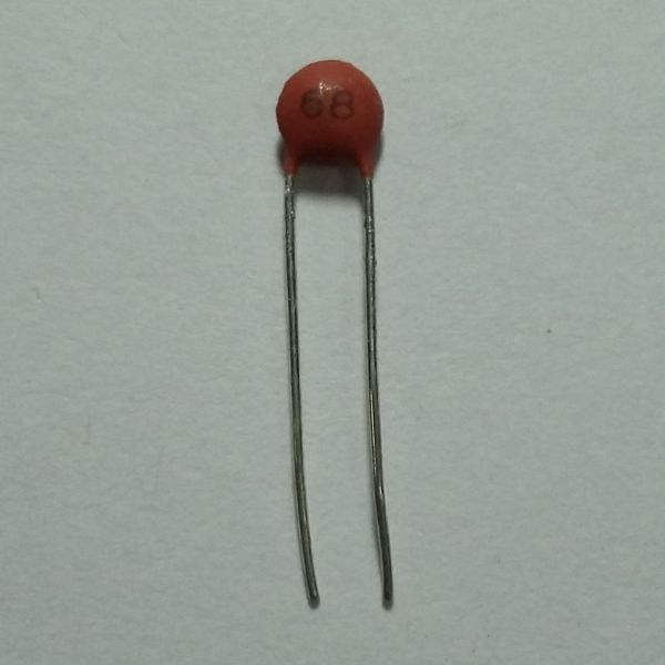capacitor cerâmico 68pF x 50V
