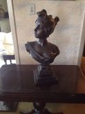 busto de bronze mulher