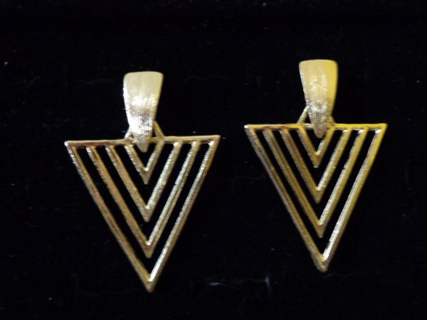 Brinco Chapa grande triângulo BR00498