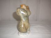 Busto feminino em pedra