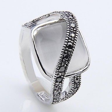Vintage Fashion Diamond-shaped Rhinestone Statement Ring #02186852