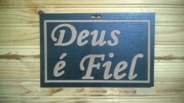 Placa - Deus é Fiel