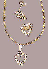 Conjunto de coração de strass formado por brinco, pingente e corrente