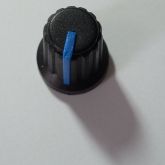 Knob Preto Indicador Azul Para Potenciômetro Estriado