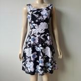 VESTIDO FLORAL COM FENDAS LATERAIS