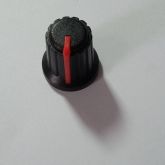 Knob Preto Indicador Vermelho Para Potenciômetro Estriado