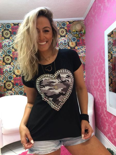 Camiseta Coração Estampado