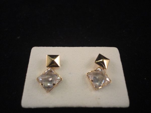 Brinco Infantil  ouro 18k e pedra Zircônio .