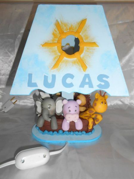 Abajur menino bichinhos na arca personalizado