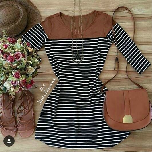 Vestido na malha com detalhe em Sued