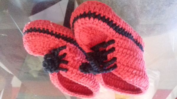 SAPATINHOS EM TRICO E CROCHE