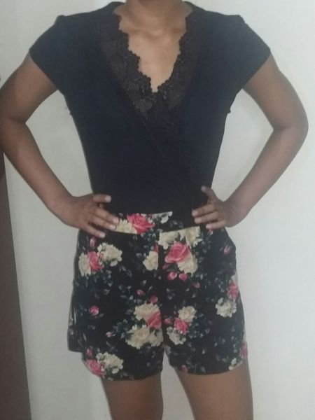 Macaquinho preto com renda