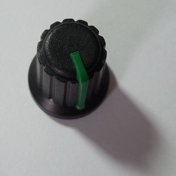 Knob Preto Indicador Verde Para Potenciômetro Estriado