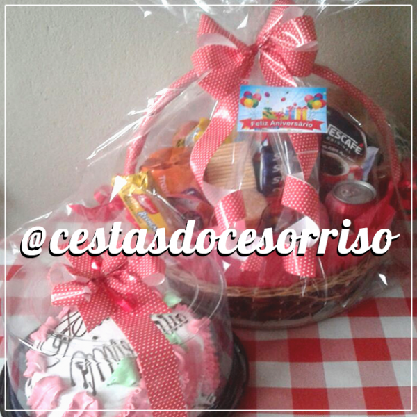 Cesta de Aniversário Especial com Mini Bolo