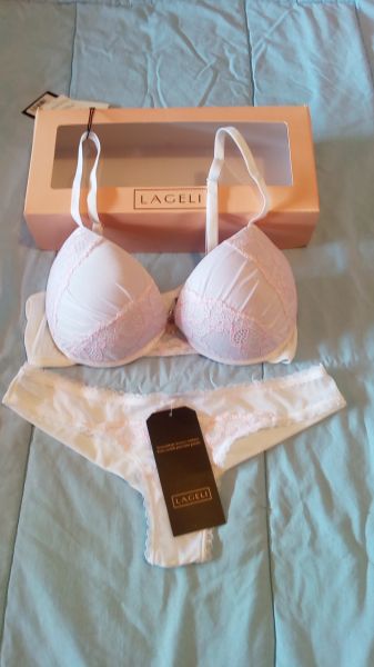 CONJUNTO DE LINGERIE BRANCA COM DETALHES ROSA CLARO