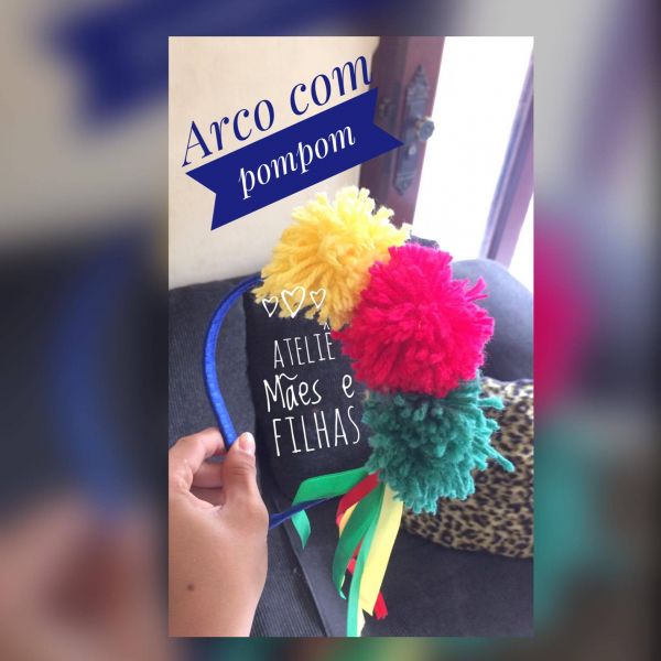 Arco com pompom