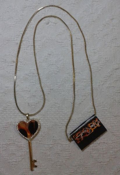 Colar comprido com pingente de chave com onça- Ref 25