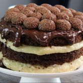 Bolo de Brigadeiro com Branquinho