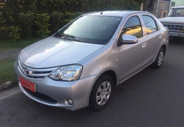 Corolla Toyota Etios 1.5 2015