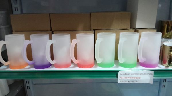 CANECA DE VIDRO JATEADA DEGRADÊ 475ML.