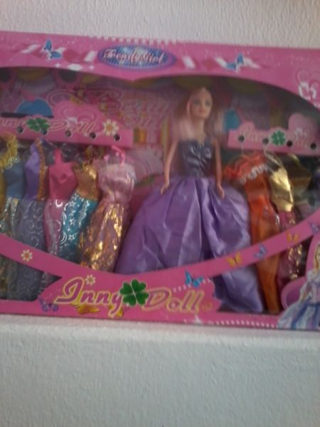 boneca troca vestido