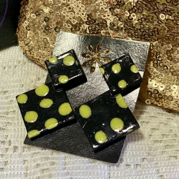 Brinco Quadrado Preto