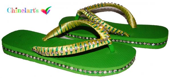 Chinelo Verde com Strass Lateral e Tira Verde/Amarela