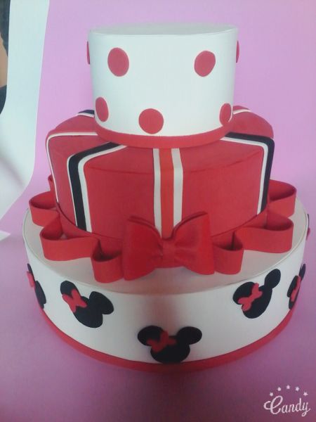 Bolo cenográfico miney vermelha