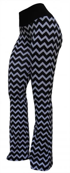 Calça flare ou reta (44) estampa geométrica preto e branco, cintura em preto, tecido suplex