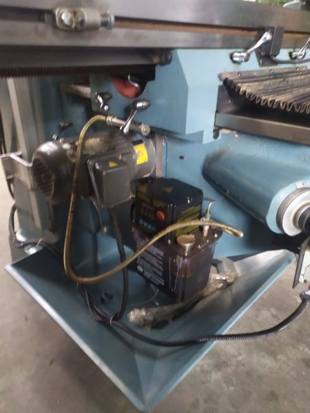 FRESADORA FERRAMENTEIRA SINITRON STM 2000 VC USADA
