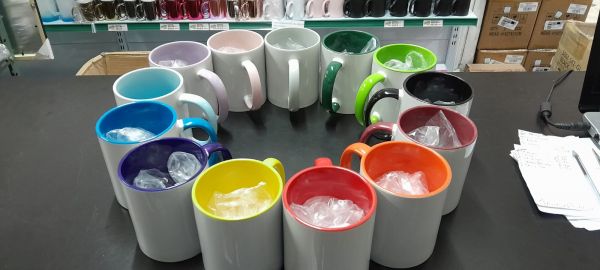 Caneca de cerâmica para sublimação alça e interior colorido 325ml. IMPORTADA AAA
