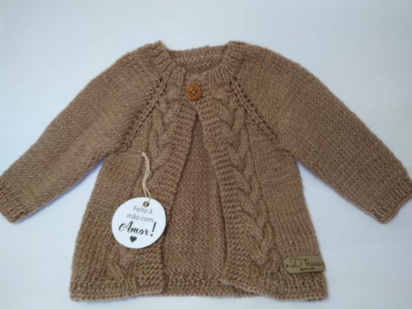 Casaquinho em tricô, na cor marrom (0 a 3 meses)