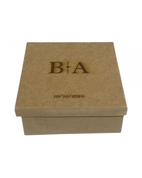 CÓD-CA01 CAIXA 15X15X6 PERSONALIZADA COM INICIAIS