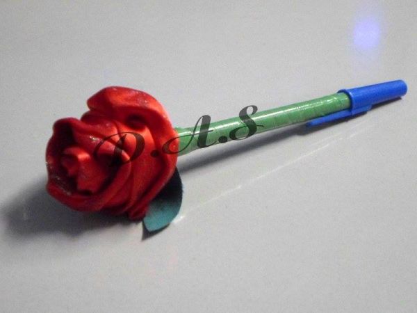 Caneta flor de cetim