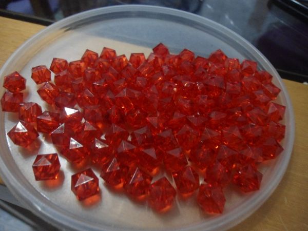 Dadinho de Acrílico Vermelho de 8 mm - 40 gr.