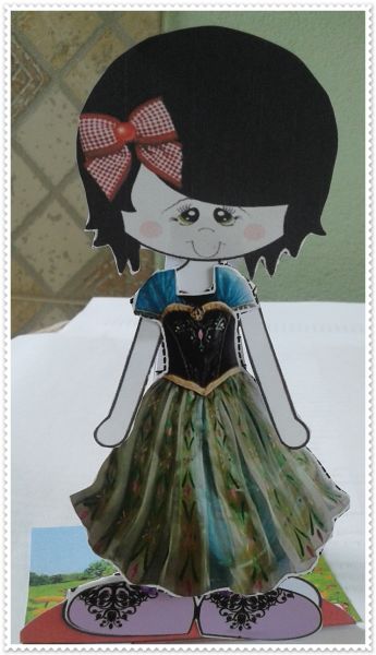 Boneca de Papel Menina Morena para vestir