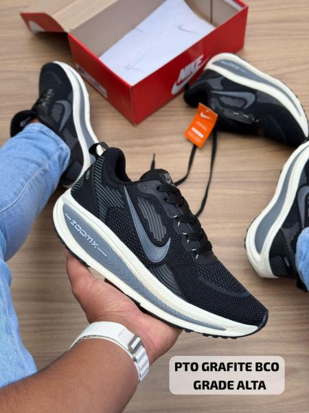 Tênis NIKE VOMERO