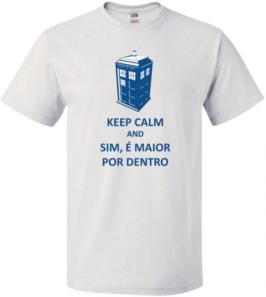 Camiseta do seriado Doctor Who com o desenho da Tardis