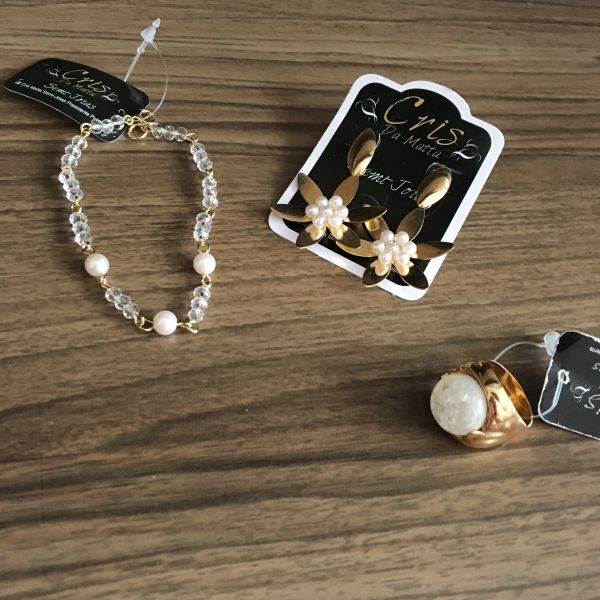 Conjunto de Pulseira, Brinco e Anel de pedras