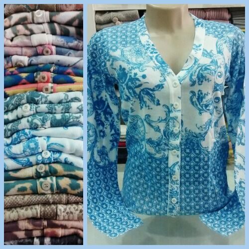 Casaquinho estampado com botoes