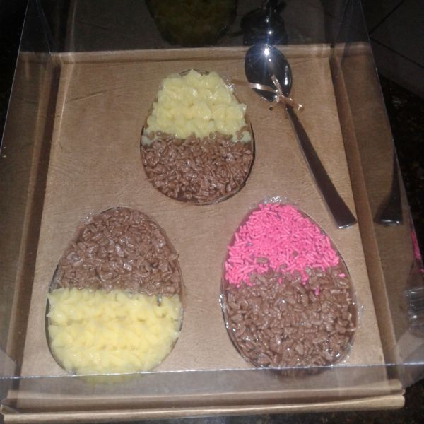 Ovo de Colher ao Leite 500 gramas Brigadeiro de Ninho