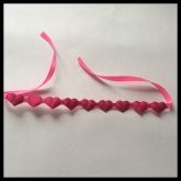 Gargantilha em Coração Contínuo Rosa .