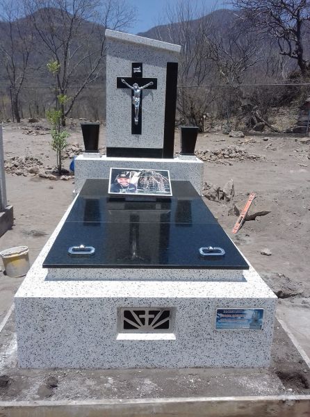 Placa em granito gravado em baixo relevo 30x50 foto 9x12