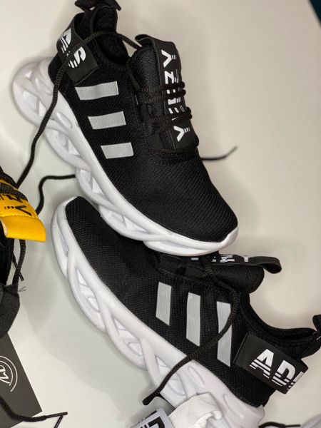 Adidas Yeezy Lançamento