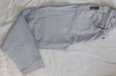 Calça M.Officer jeans claro, etiqueta  frontal