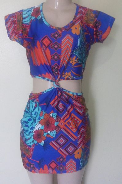 Vestido Casual Cortes Laterais e Costas