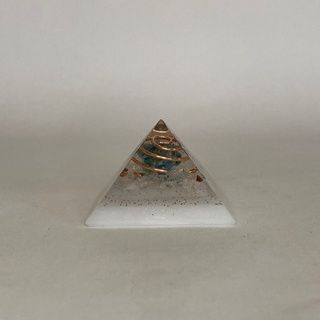 81-424 - Pirâmide de Elevação Vibracional - Apatita Azul e Cristal